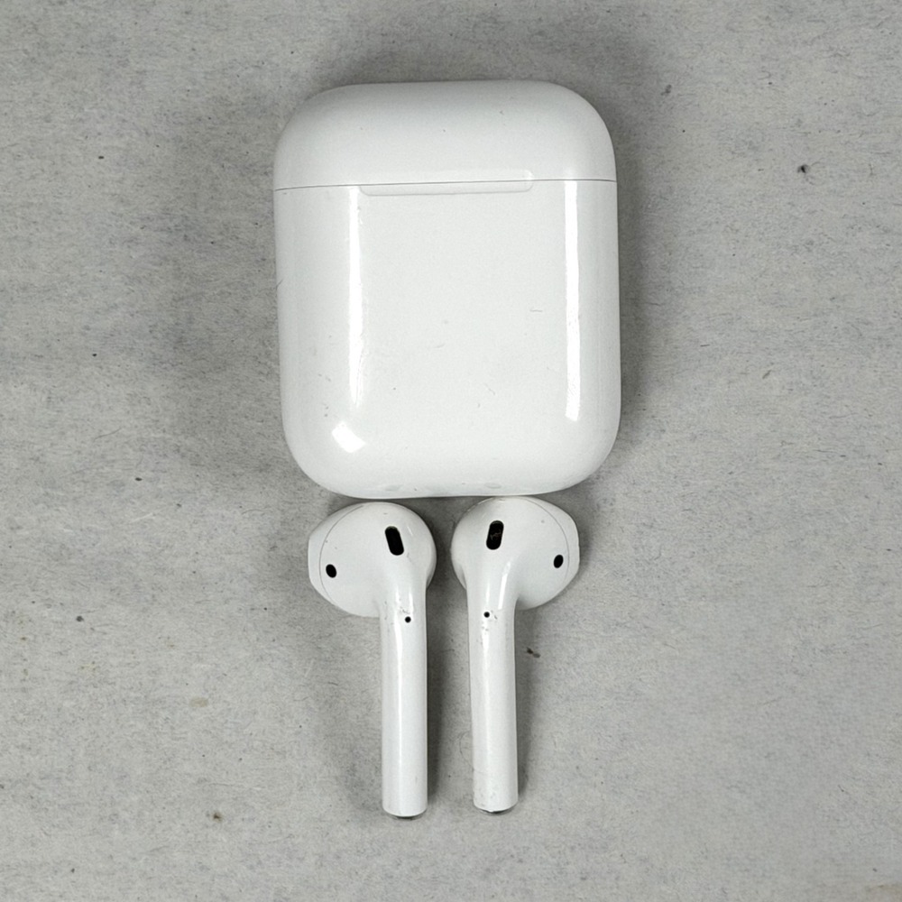 Apple AirPods 2nd Generation White Wireless Bluetooth Earbuds / EMC2862 / Tested